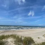 Ruhiger Nr 142 Bungalow, Strandnah Mit Grossen, Uneinsehbaren Garten, Terrassenueberdachung