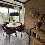 Ruhiger Nr 142 Bungalow, Strandnah Mit Grossen, Uneinsehbaren Garten, Terrassenueberdachung Casa de Férias Sint Maartensvlotbrug