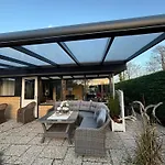 Ruhiger Nr 142 Bungalow, Strandnah Mit Grossen, Uneinsehbaren Garten, Terrassenueberdachung * Sint Maartensvlotbrug