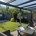 Ruhiger Nr 142 Bungalow, Strandnah Mit Grossen, Uneinsehbaren Garten, Terrassenueberdachung