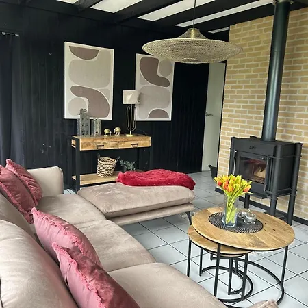 Moderner Gepflegter Nr 142 Ruhiger Bungalow, Strandnah Mit Grossen, Uneinsehbaren Garten, Terrassenueberdachung *