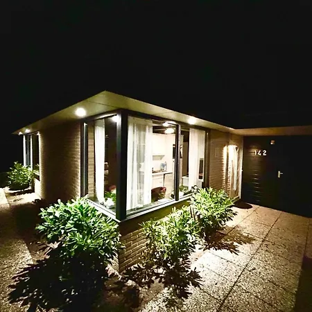 Ruhiger Nr 142 Bungalow, Strandnah Mit Grossen, Uneinsehbaren Garten, Terrassenueberdachung Casa de férias *