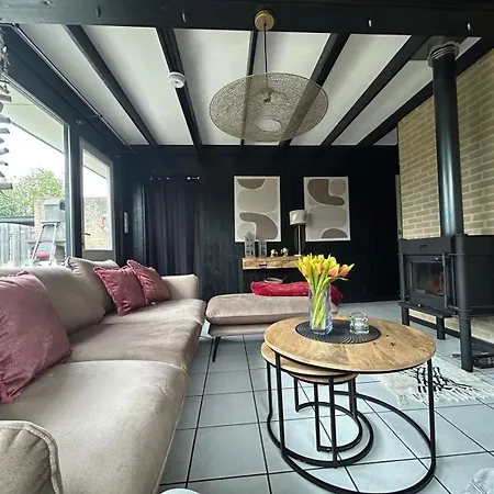 Moderner Gepflegter Nr 142 Ruhiger Bungalow, Strandnah Mit Grossen, Uneinsehbaren Garten, Terrassenueberdachung Prázdninový dům Sint Maartensvlotbrug