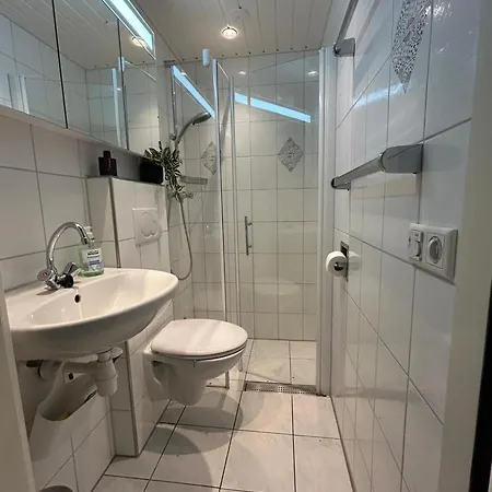 Ruhiger Nr 142 Bungalow, Strandnah Mit Grossen, Uneinsehbaren Garten, Terrassenueberdachung Дом отдыха