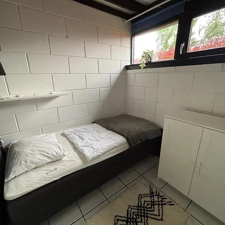 Prázdninový dům Moderner Gepflegter Nr 142 Ruhiger Bungalow, Strandnah Mit Grossen, Uneinsehbaren Garten, Terrassenueberdachung