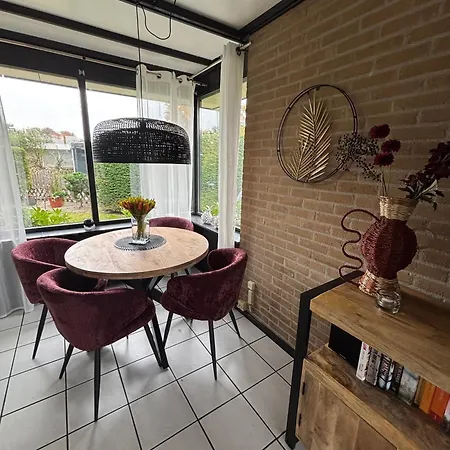 Moderner Gepflegter Nr 142 Ruhiger Bungalow, Strandnah Mit Grossen, Uneinsehbaren Garten, Terrassenueberdachung Prázdninový dům Sint Maartensvlotbrug