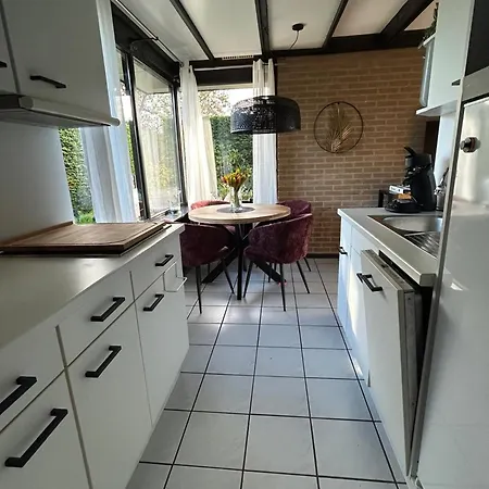 Prázdninový dům Moderner Gepflegter Nr 142 Ruhiger Bungalow, Strandnah Mit Grossen, Uneinsehbaren Garten, Terrassenueberdachung *