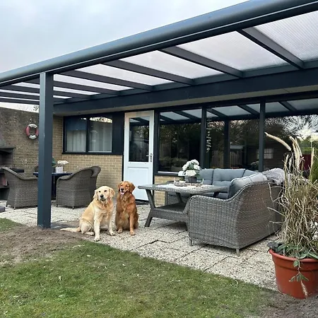 Moderner Gepflegter Nr 142 Ruhiger Bungalow, Strandnah Mit Grossen, Uneinsehbaren Garten, Terrassenueberdachung *