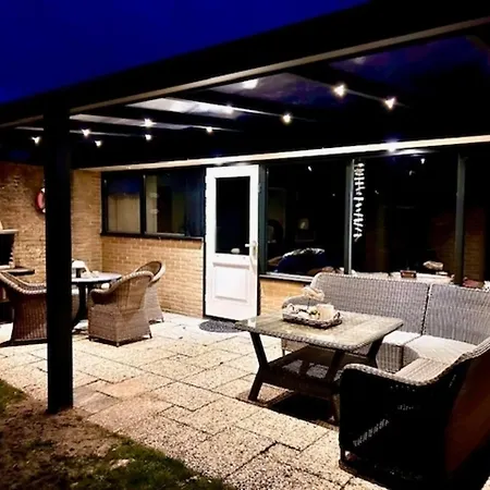 Moderner Gepflegter Nr 142 Ruhiger Bungalow, Strandnah Mit Grossen, Uneinsehbaren Garten, Terrassenueberdachung *