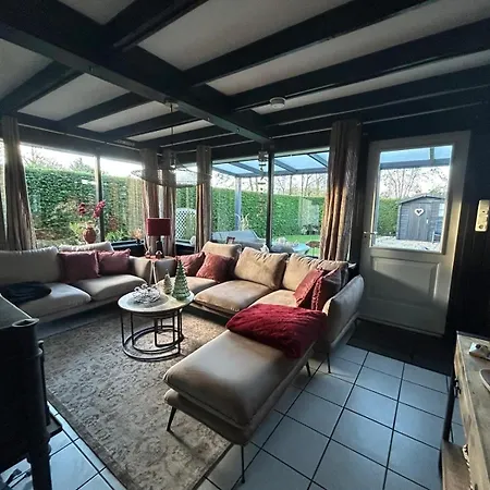 Moderner Gepflegter Nr 142 Ruhiger Bungalow, Strandnah Mit Grossen, Uneinsehbaren Garten, Terrassenueberdachung *