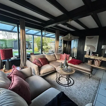 Moderner Gepflegter Nr 142 Ruhiger Bungalow, Strandnah Mit Grossen, Uneinsehbaren Garten, Terrassenueberdachung Nyaraló