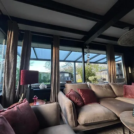 Moderner Gepflegter Nr 142 Ruhiger Bungalow, Strandnah Mit Grossen, Uneinsehbaren Garten, Terrassenueberdachung Дом отдыха