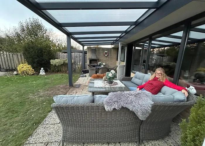 Ruhiger Nr 142 Bungalow, Strandnah Mit Grossen, Uneinsehbaren Garten, Terrassenueberdachung