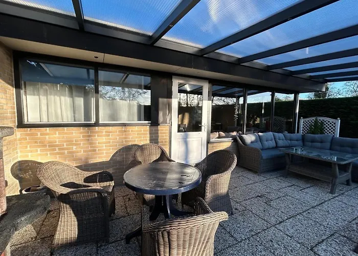 Ruhiger Nr 142 Bungalow, Strandnah Mit Grossen, Uneinsehbaren Garten, Terrassenueberdachung Sint Maartensvlotbrug