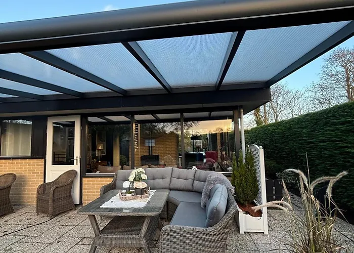 Ruhiger Nr 142 Bungalow, Strandnah Mit Grossen, Uneinsehbaren Garten, Terrassenueberdachung * Sint Maartensvlotbrug