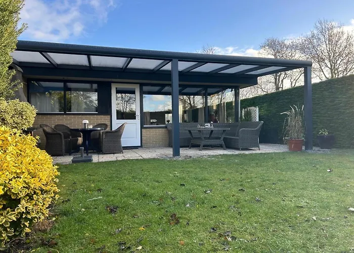 Ruhiger Nr 142 Bungalow, Strandnah Mit Grossen, Uneinsehbaren Garten, Terrassenueberdachung * Sint Maartensvlotbrug