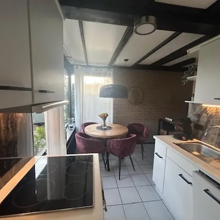 Ruhiger Nr 142 Bungalow, Strandnah Mit Grossen, Uneinsehbaren Garten, Terrassenueberdachung 度假居 *