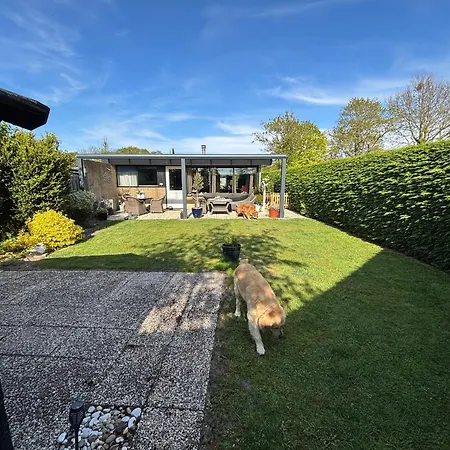 Ruhiger Nr 142 Bungalow, Strandnah Mit Grossen, Uneinsehbaren Garten, Terrassenueberdachung * Sint Maartensvlotbrug