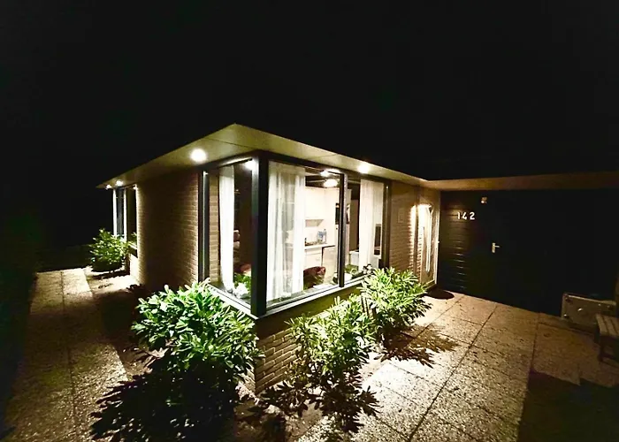 Ruhiger Nr 142 Bungalow, Strandnah Mit Grossen, Uneinsehbaren Garten, Terrassenueberdachung 度假居 *