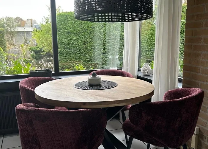 Ruhiger Nr 142 Bungalow, Strandnah Mit Grossen, Uneinsehbaren Garten, Terrassenueberdachung 度假居