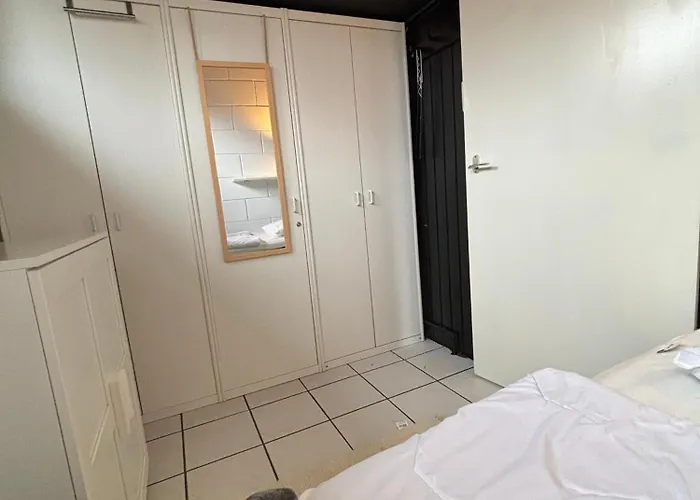 Ruhiger Nr 142 Bungalow, Strandnah Mit Grossen, Uneinsehbaren Garten, Terrassenueberdachung 度假居 Sint Maartensvlotbrug