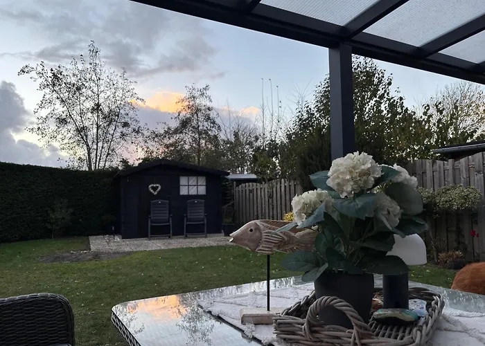 度假居 Ruhiger Nr 142 Bungalow, Strandnah Mit Grossen, Uneinsehbaren Garten, Terrassenueberdachung Sint Maartensvlotbrug