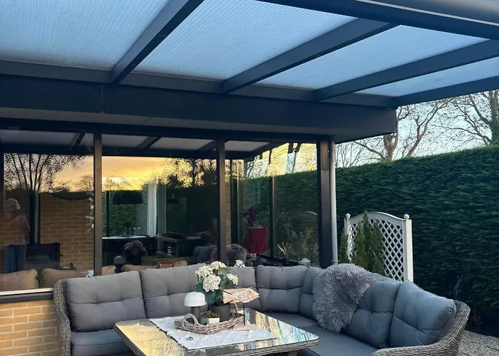 Ruhiger Nr 142 Bungalow, Strandnah Mit Grossen, Uneinsehbaren Garten, Terrassenueberdachung * Sint Maartensvlotbrug