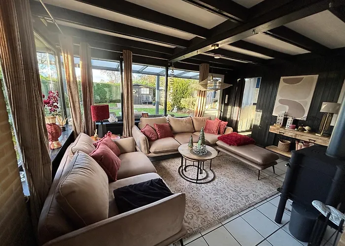 Ruhiger Nr 142 Bungalow, Strandnah Mit Grossen, Uneinsehbaren Garten, Terrassenueberdachung * Sint Maartensvlotbrug