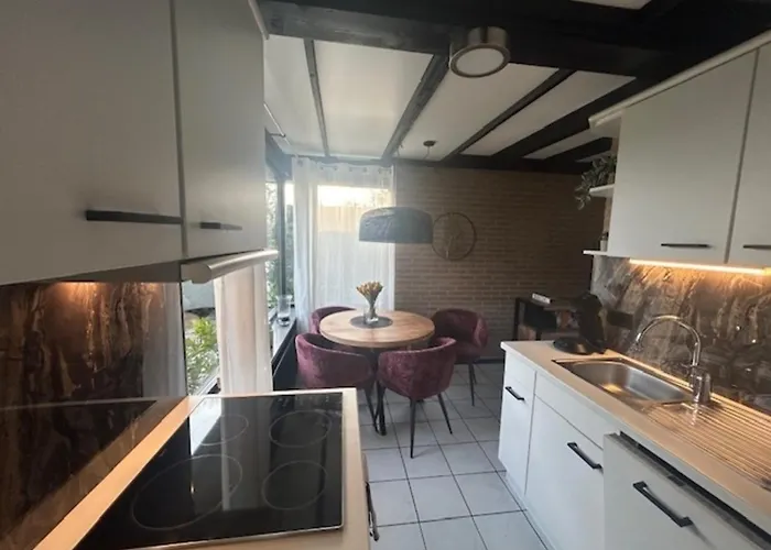 Ruhiger Nr 142 Bungalow, Strandnah Mit Grossen, Uneinsehbaren Garten, Terrassenueberdachung 度假居 *